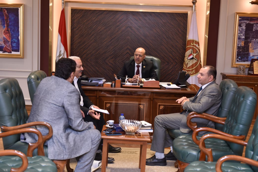 وزير القوى العامله 